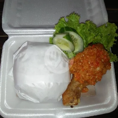 is a popular Indonesian dish - it's fried chicken that's been smashed or
